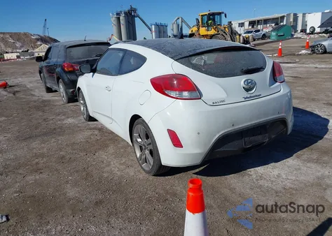 2013 Hyundai Veloster Base W/Red z USA, uszkodzony, nr VIN KMHTC6AD1DU167700